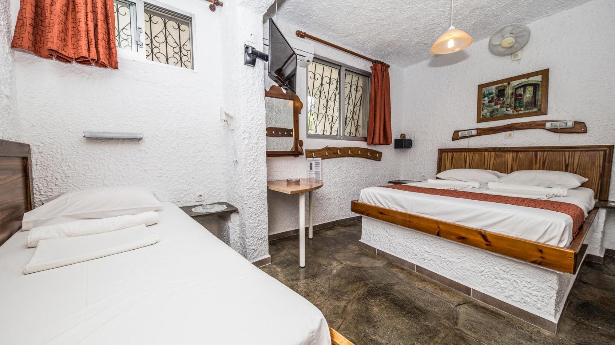 Haus Niko Apartments And Suites Nea Poteidaia Habitación foto