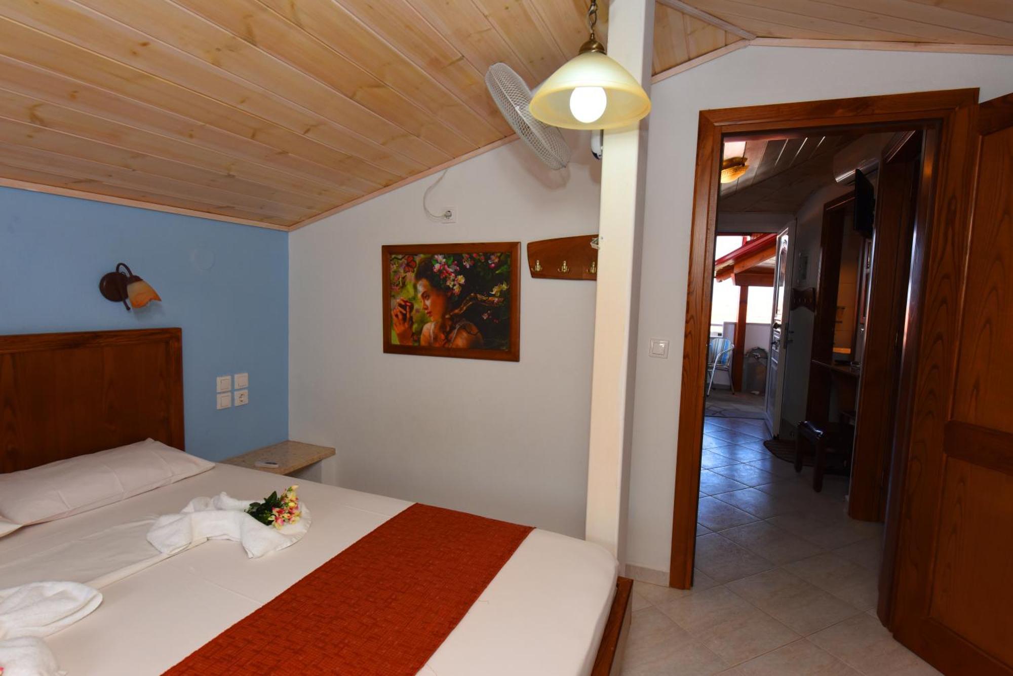 Haus Niko Apartments And Suites Nea Poteidaia Habitación foto