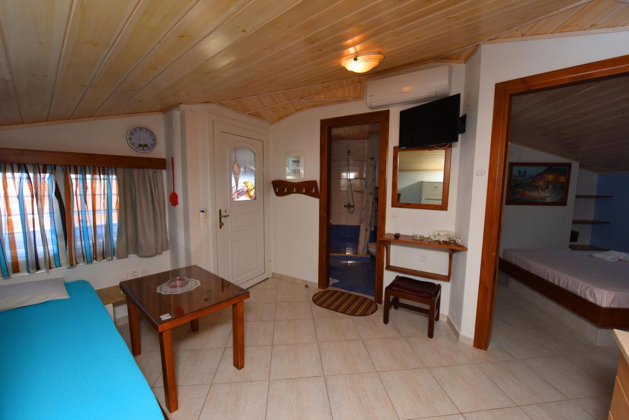 Haus Niko Apartments And Suites Nea Poteidaia Habitación foto