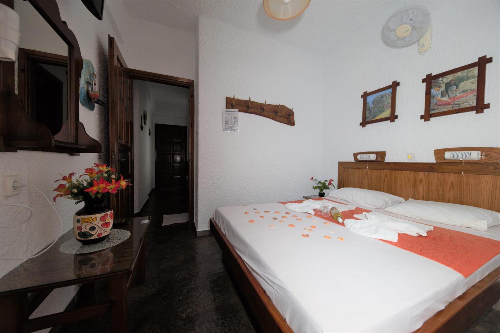 Haus Niko Apartments And Suites Nea Poteidaia Habitación foto