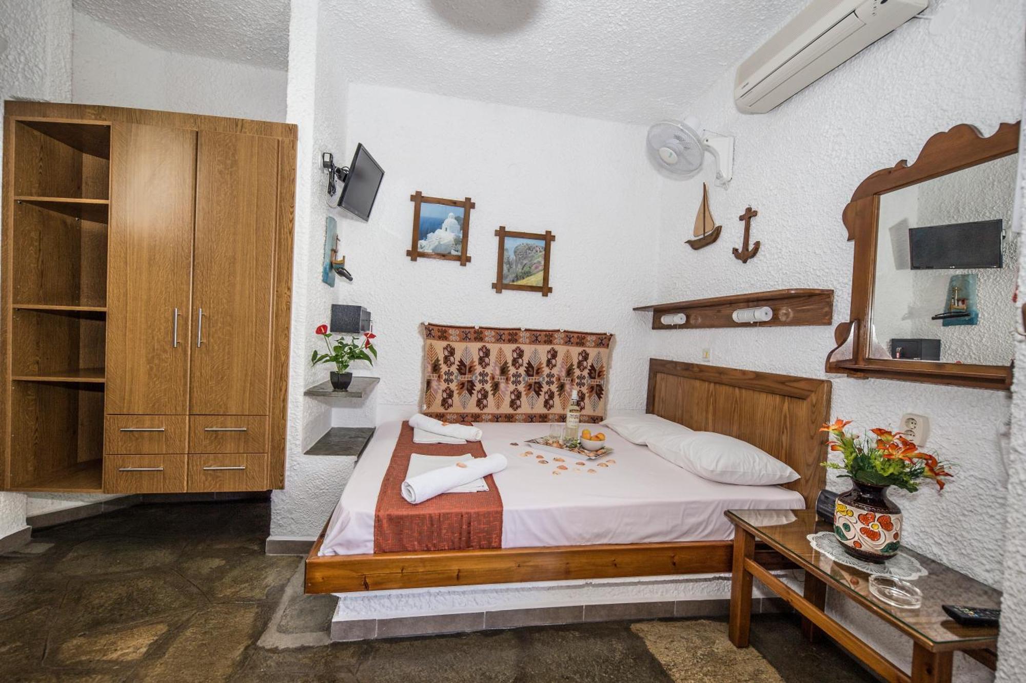 Haus Niko Apartments And Suites Nea Poteidaia Habitación foto