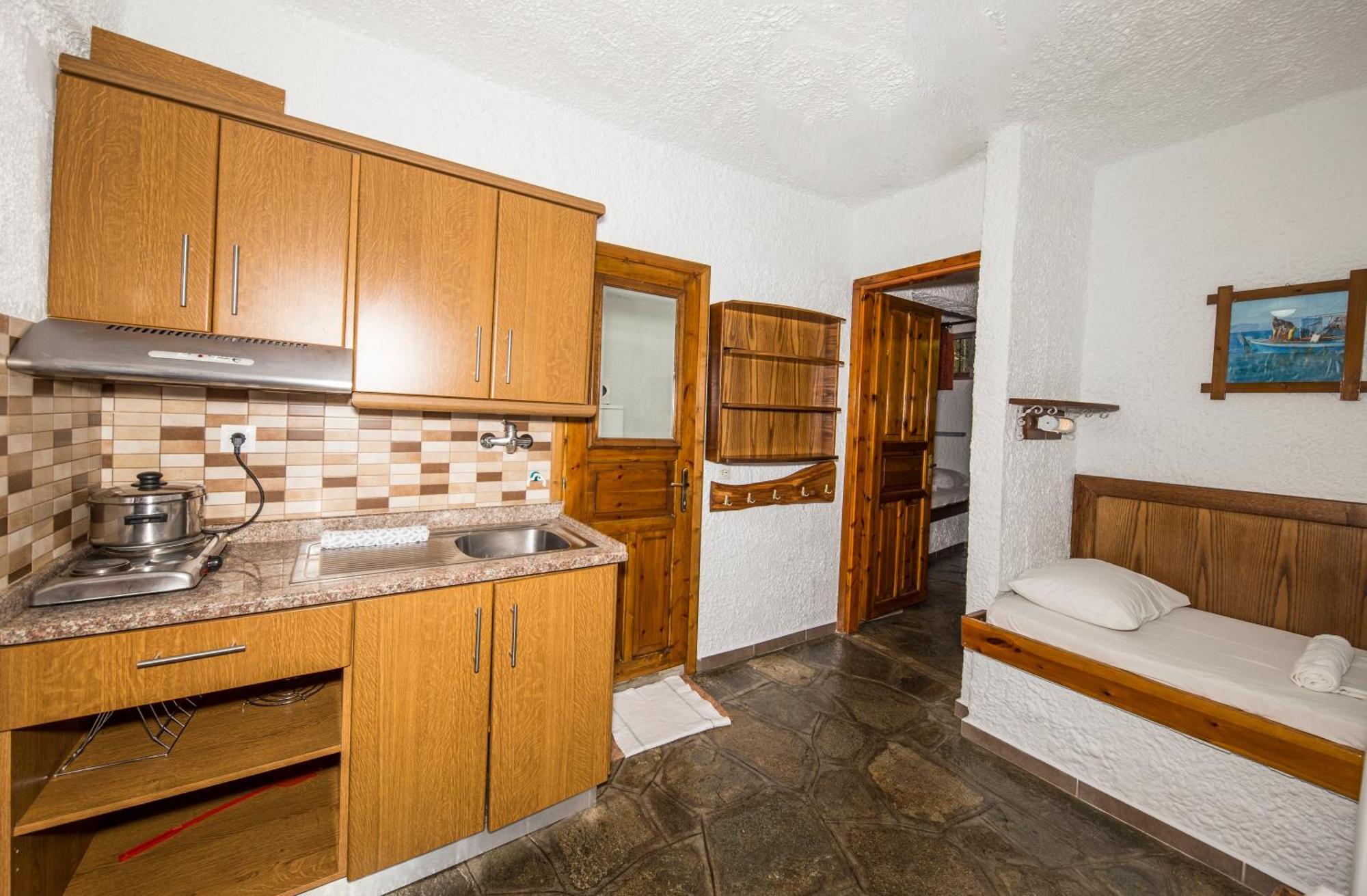 Haus Niko Apartments And Suites Nea Poteidaia Habitación foto