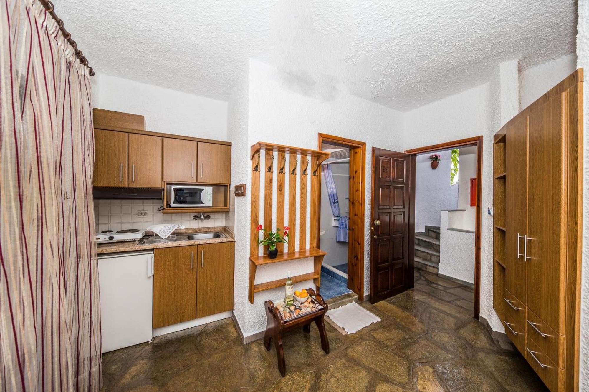 Haus Niko Apartments And Suites Nea Poteidaia Habitación foto