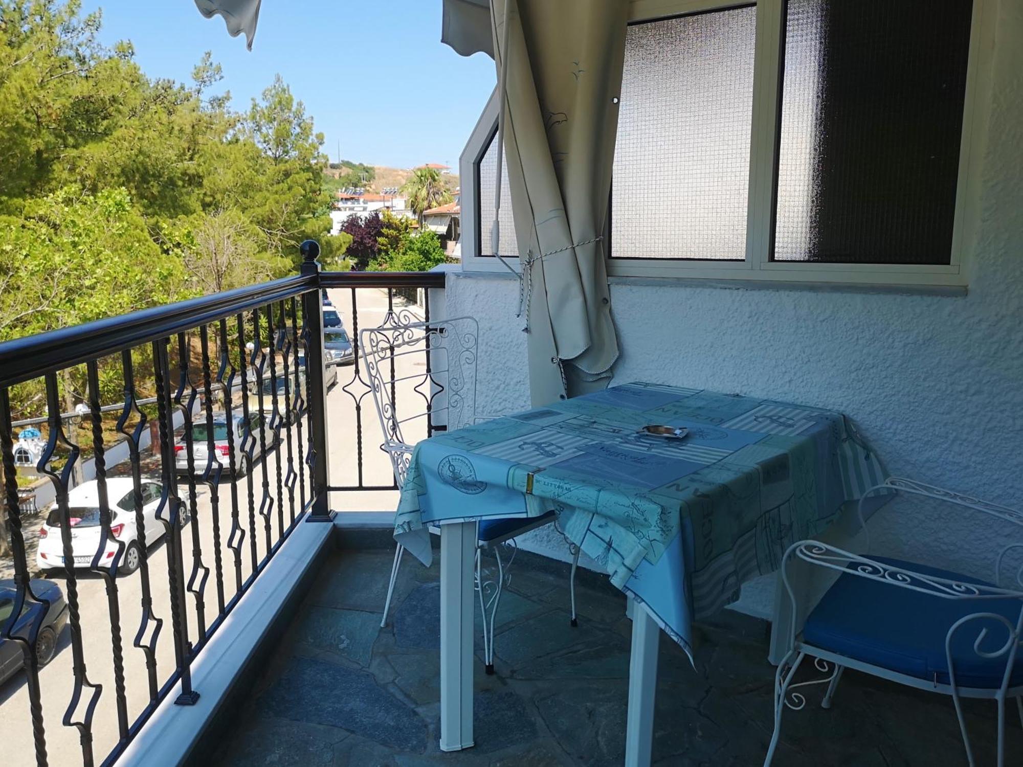Haus Niko Apartments And Suites Nea Poteidaia Habitación foto
