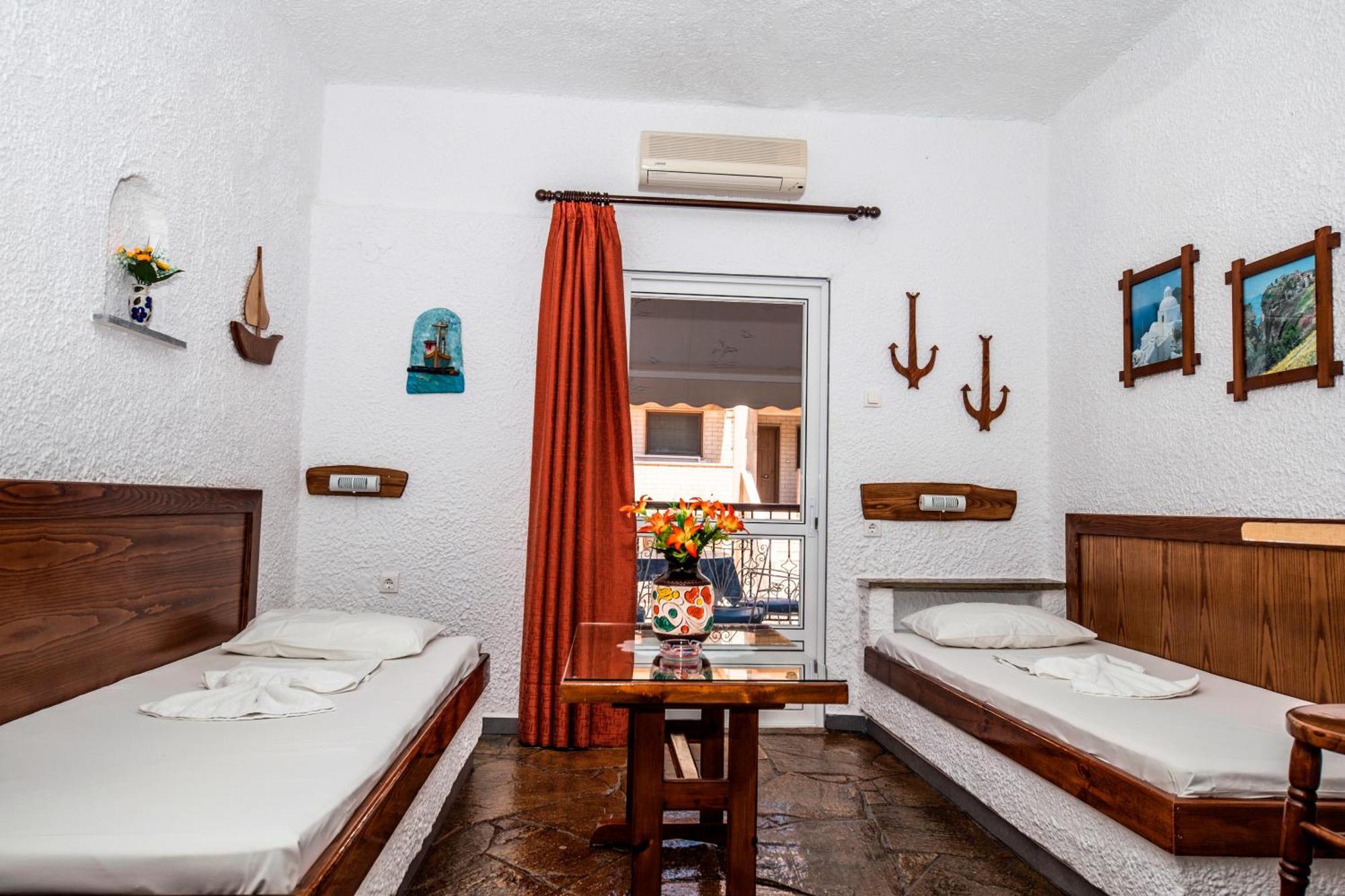Haus Niko Apartments And Suites Nea Poteidaia Habitación foto