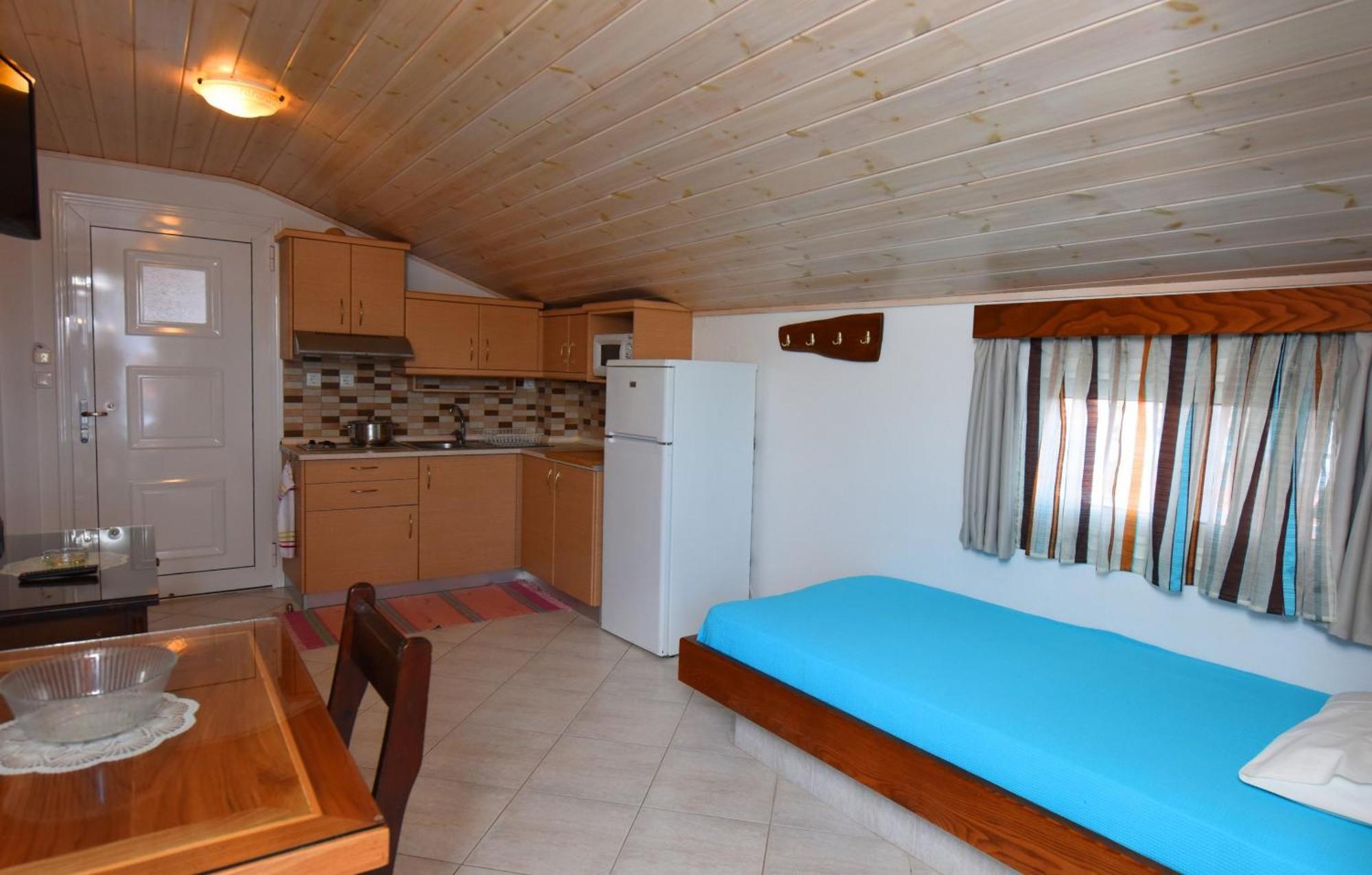 Haus Niko Apartments And Suites Nea Poteidaia Habitación foto